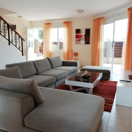 Universal Daphne 3 Bedroom In Kato Villa *